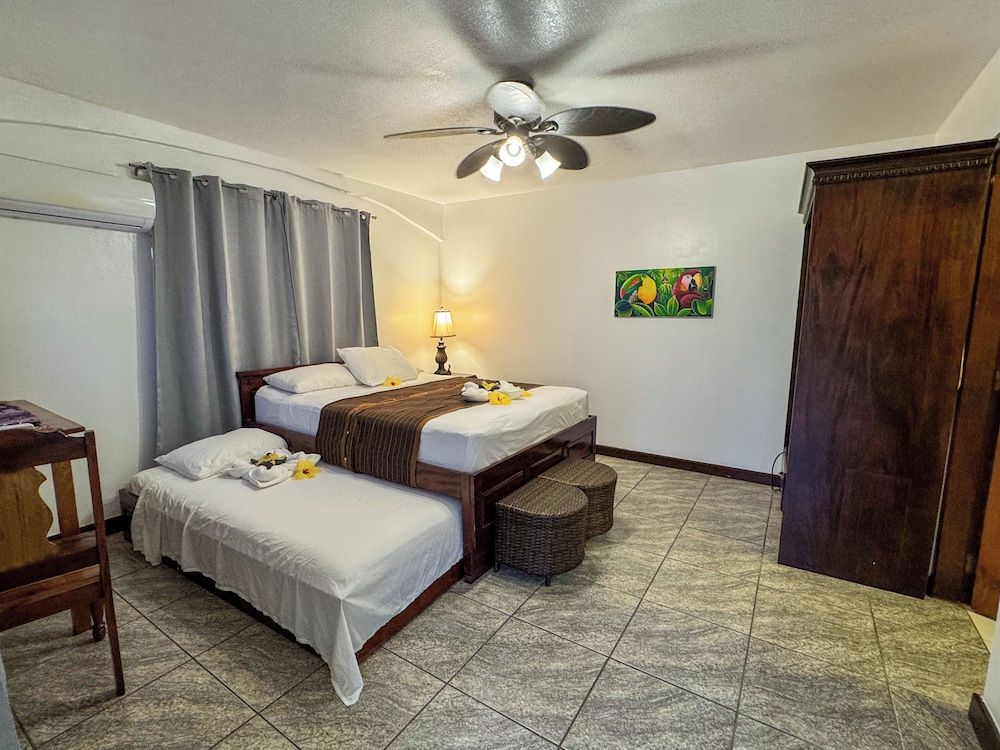 Caribbean Shores Bed & Breakfast Standard Room, 1 Queen Bed 13