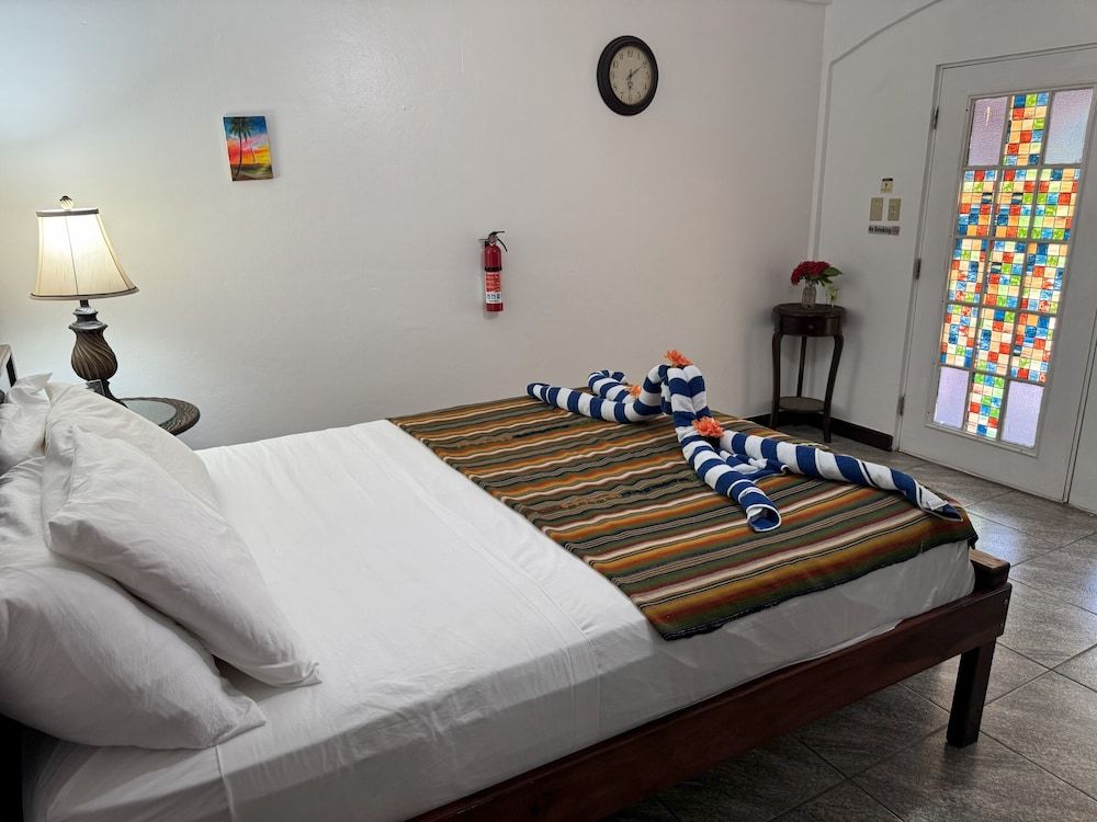 Caribbean Shores Bed & Breakfast Standard Room, 1 Queen Bed 6