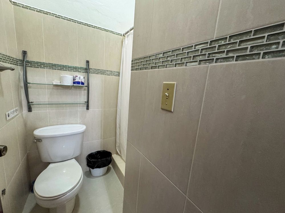 Caribbean Shores Bed & Breakfast Standard Room, 1 Queen Bed 25