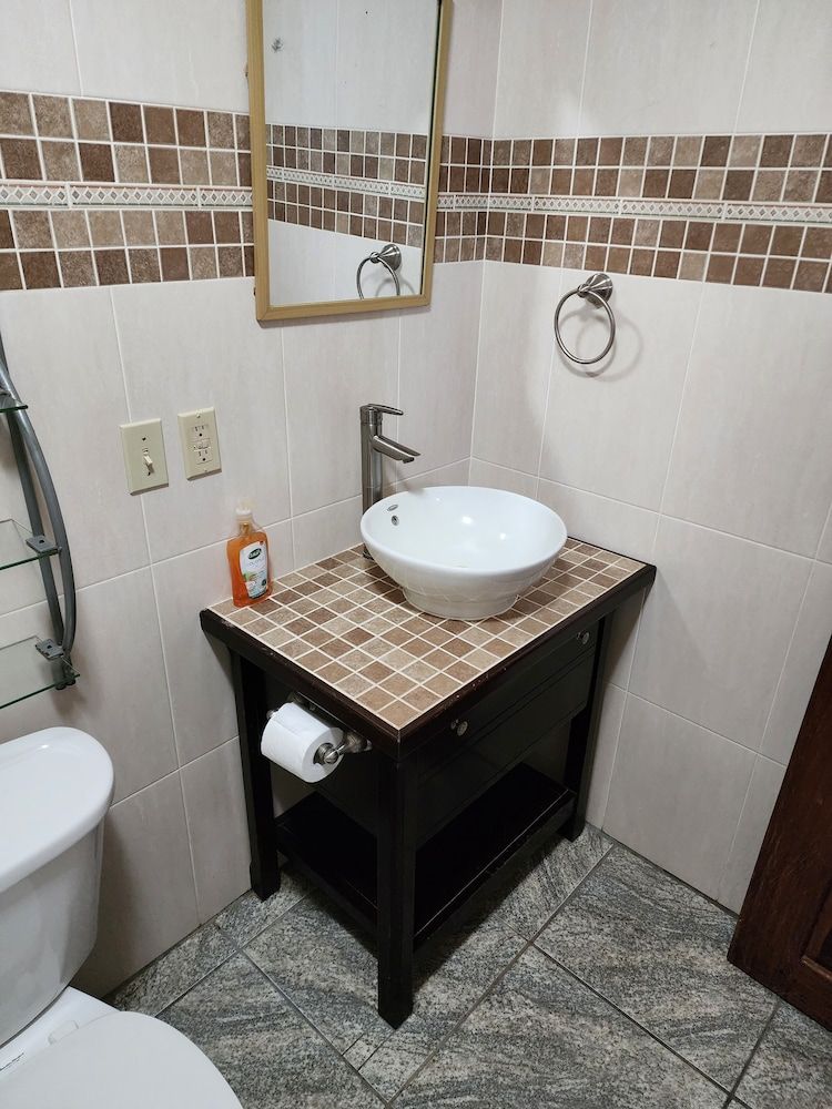 Caribbean Shores Bed & Breakfast Luxury Room, 1 King Bed, Poolside 4