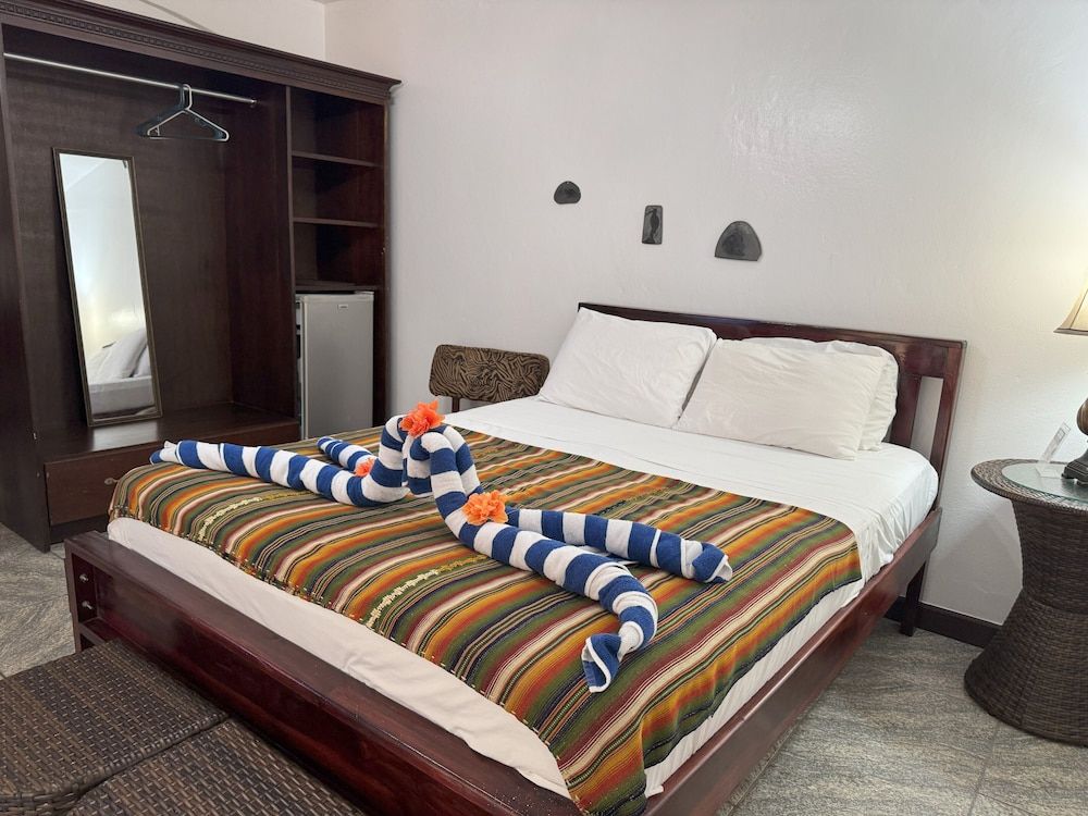 Caribbean Shores Bed & Breakfast Standard Room, 1 Queen Bed