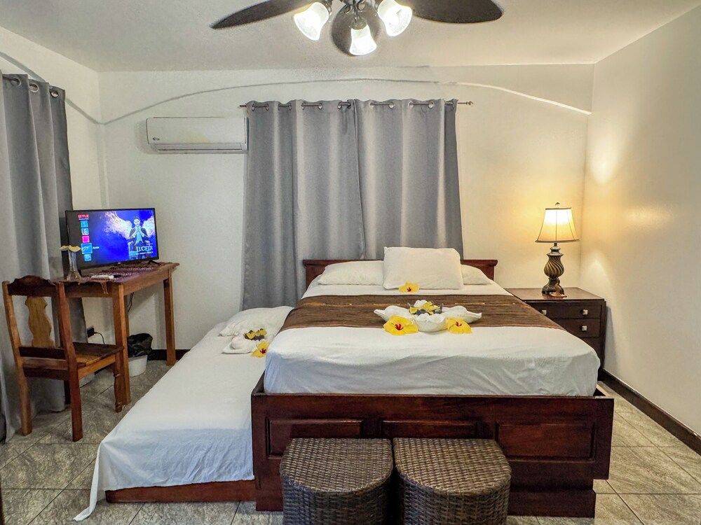 Caribbean Shores Bed & Breakfast Standard Room, 1 Queen Bed 12