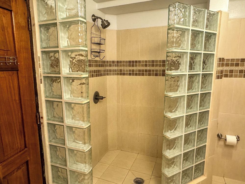 Caribbean Shores Bed & Breakfast Standard Room, 1 Queen Bed 24