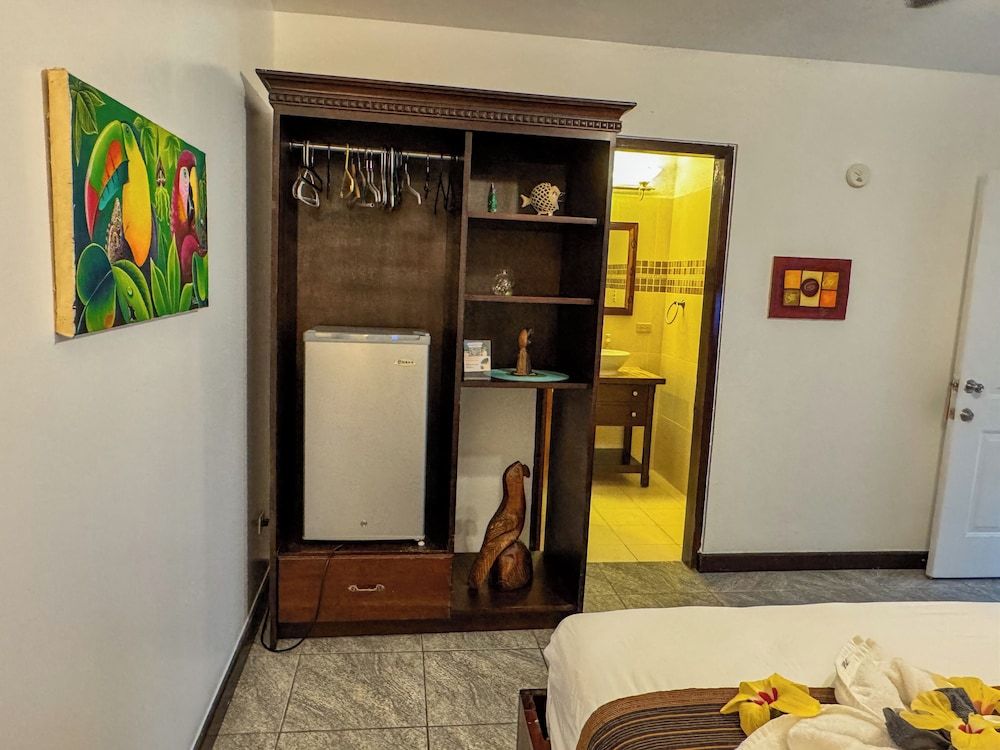 Caribbean Shores Bed & Breakfast Standard Room, 1 Queen Bed 32