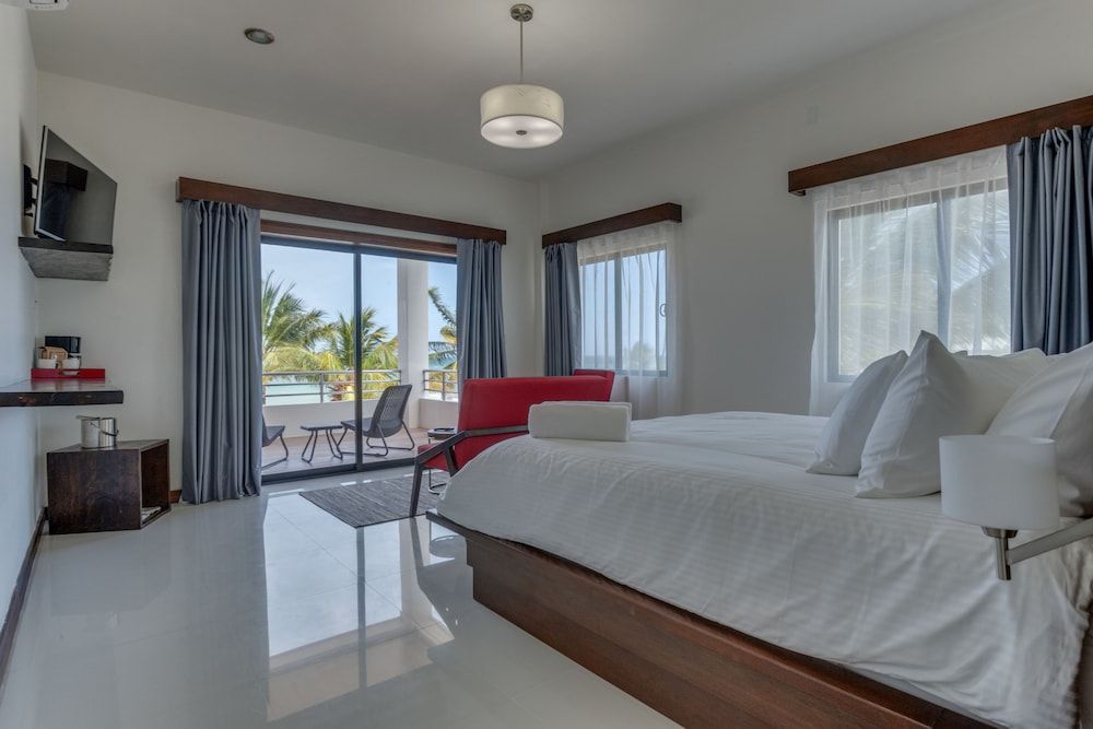 Luxury Studio, 1 King Bed, Balcony, Sea View