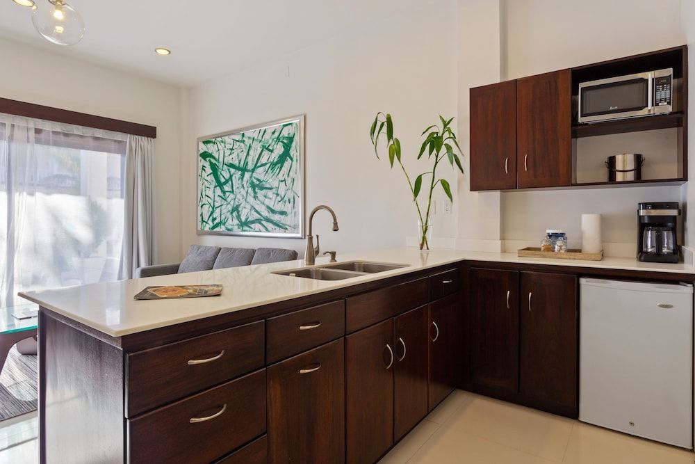 The Ellysian Boutique Hotel Luxury Suite, 1 Bedroom, 2 Queen Beds, Kitchenette 6