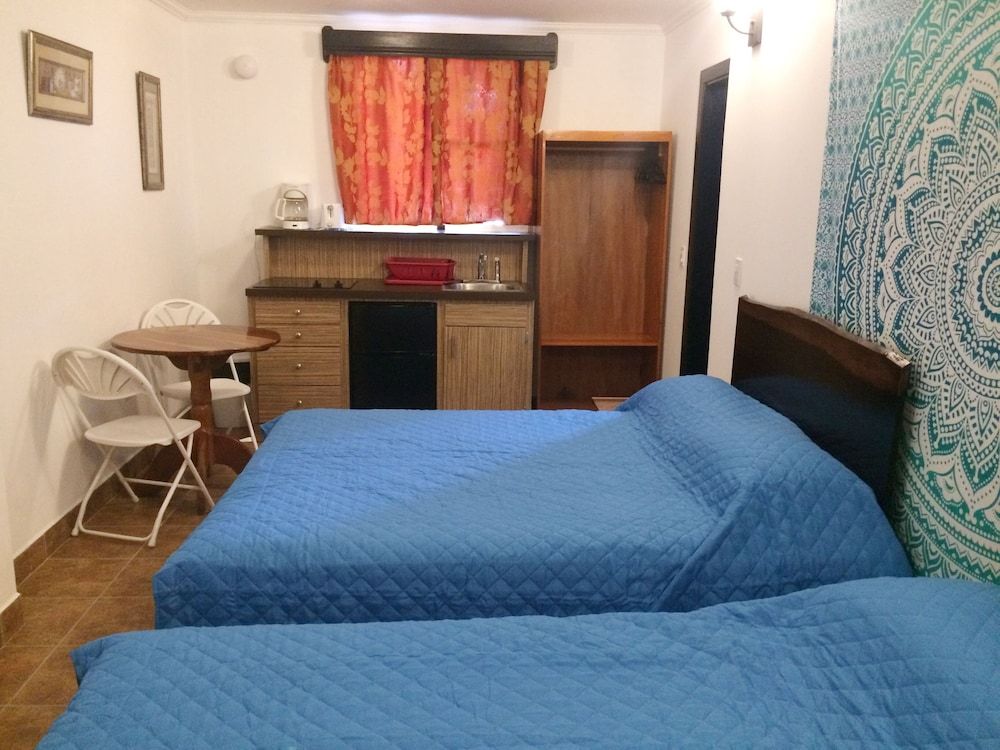 Easy Inn Standard Double Room, 2 Double Beds, Kitchen 3