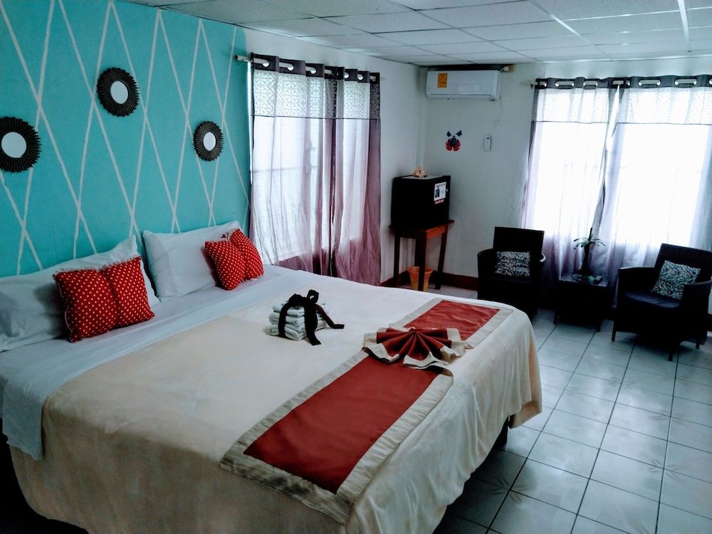 The Red Hut Inn Standard Studio, 1 King Bed 5