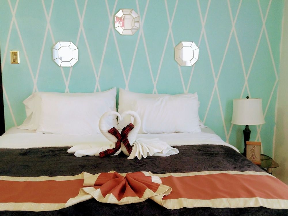 The Red Hut Inn Standard Studio, 1 King Bed 2