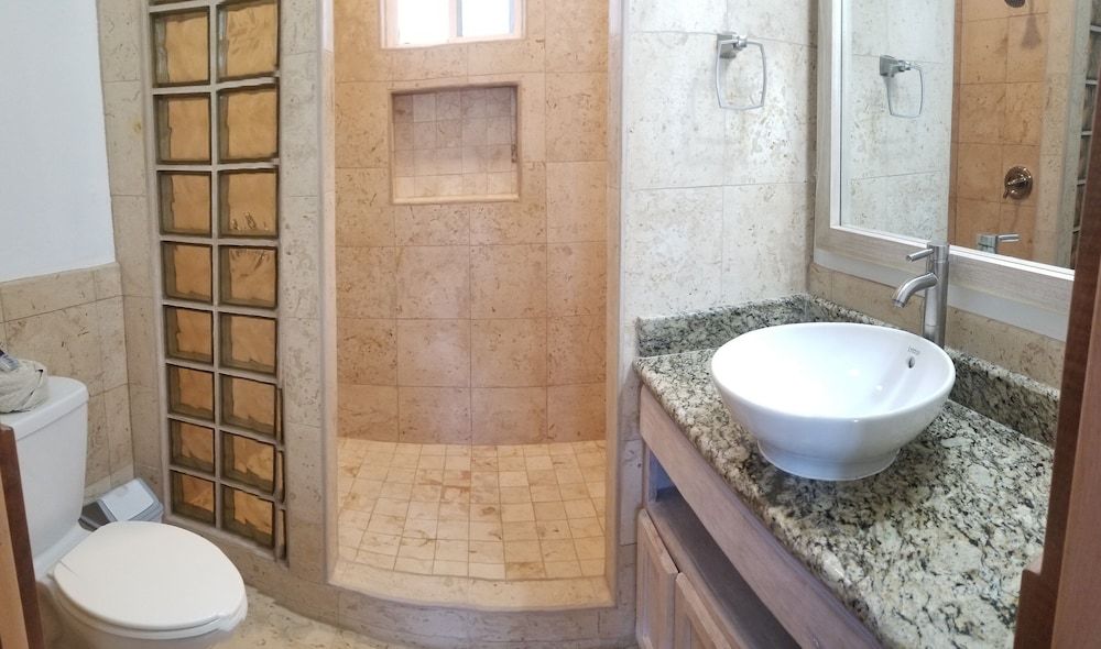 Blue Tang Inn Premier Studio Suite, 1 King Bed, Balcony, Ocean View 6