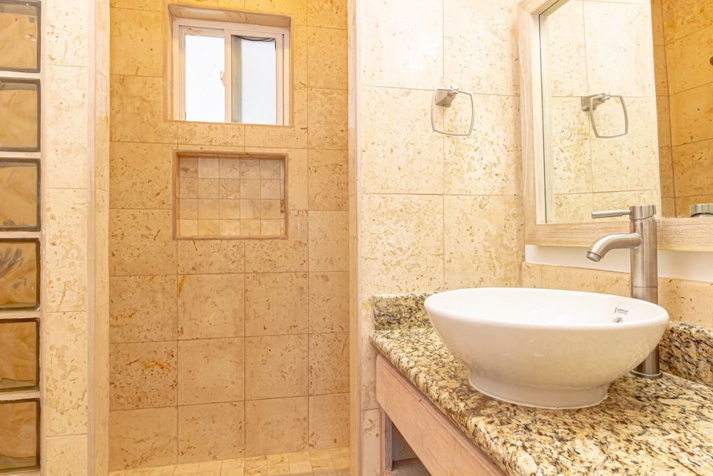 Blue Tang Inn Premier Studio Suite, 1 King Bed, Balcony, Ocean View 8