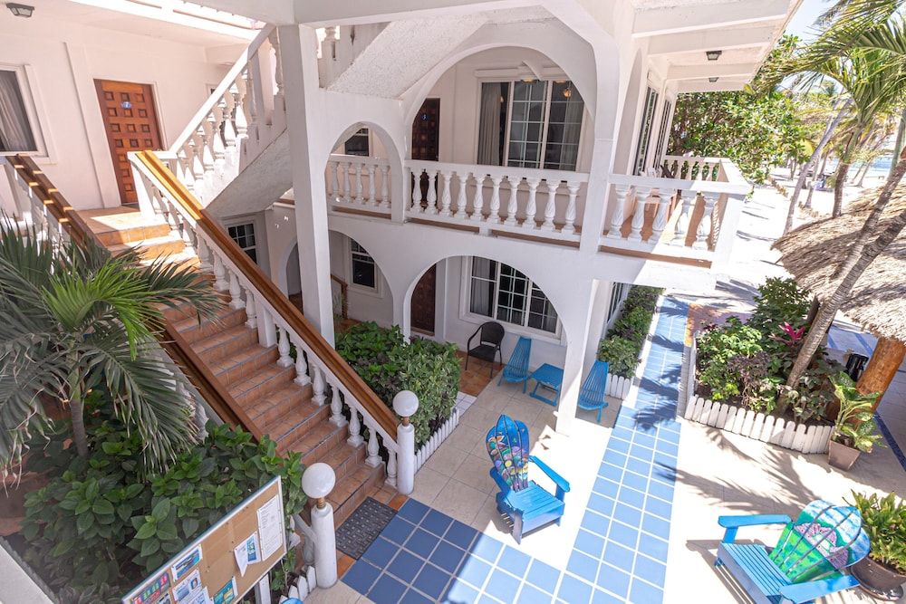 Blue Tang Inn Premier Studio Suite, 1 King Bed, Balcony, Ocean View 4