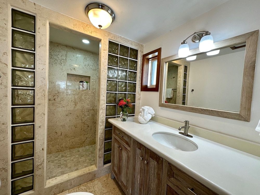 Blue Tang Inn Premier Studio Suite, 2 Double Beds, Balcony, Partial Ocean View 7