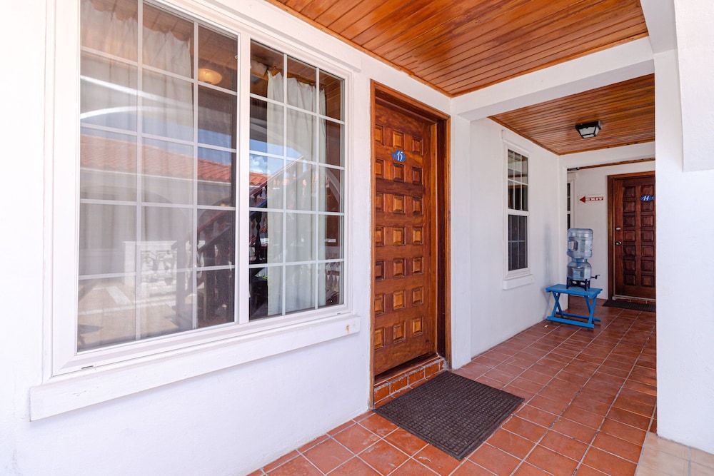 Blue Tang Inn Panoramic Studio Suite, 1 King Bed, Balcony, Ocean View 2