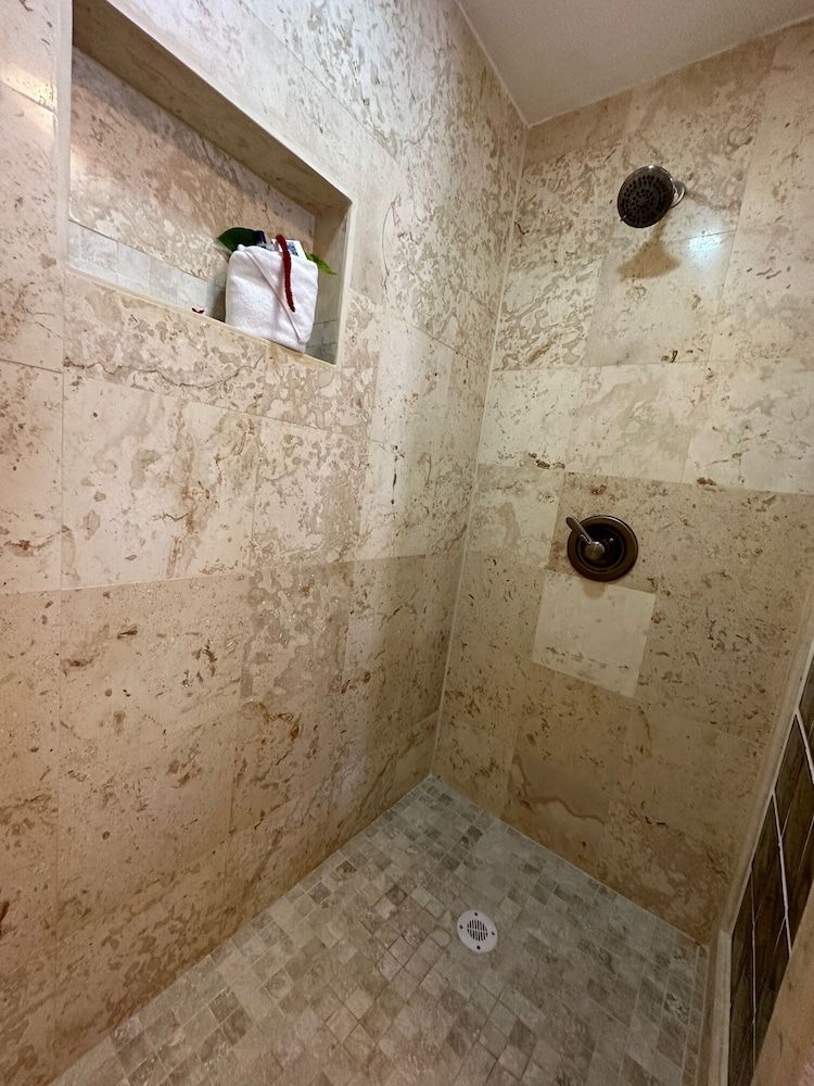 Blue Tang Inn Premier Studio Suite, 2 Double Beds, Balcony, Partial Ocean View 9