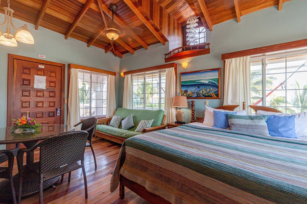 Blue Tang Inn Panoramic Studio Suite, 1 King Bed, Balcony, Ocean View