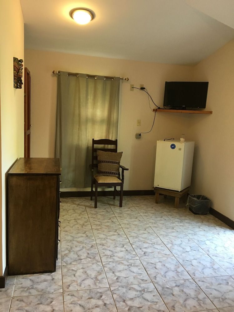 The Log Cab Inn Resort Cabin, 2 Double Beds 8