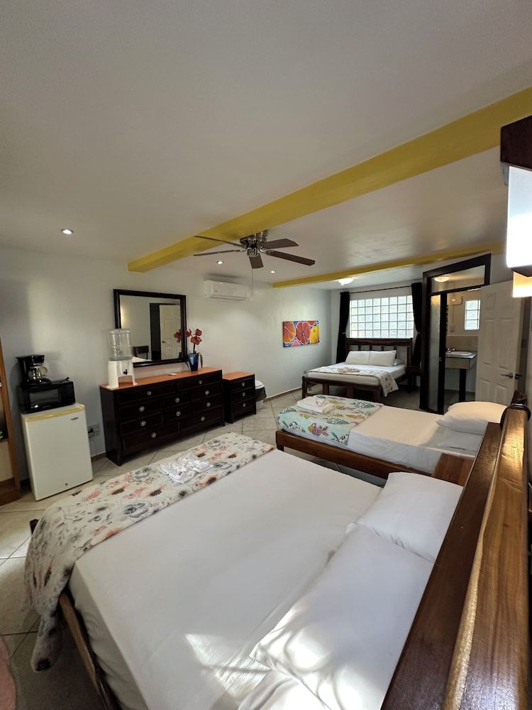 Comfort, 2 Queen, Partial Sea View