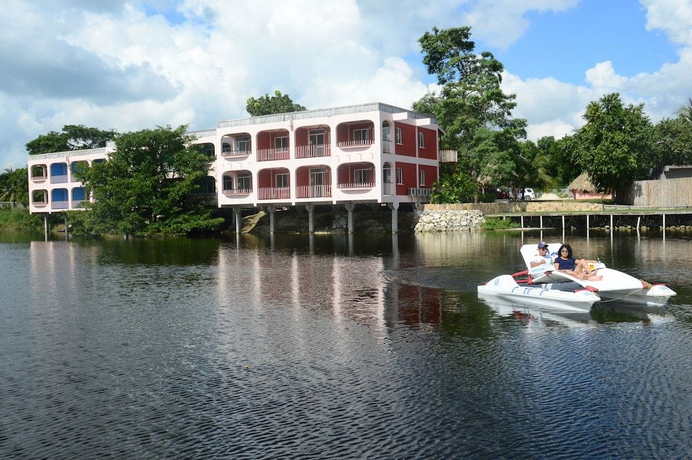 Lamanai Landings Hotel and Marina Premium Room, 2 Queen Beds, River View 8