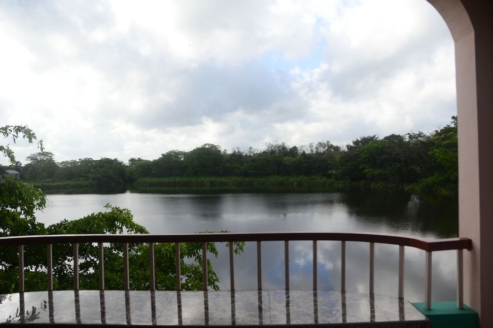 Lamanai Landings Hotel and Marina Quadruple Room 4