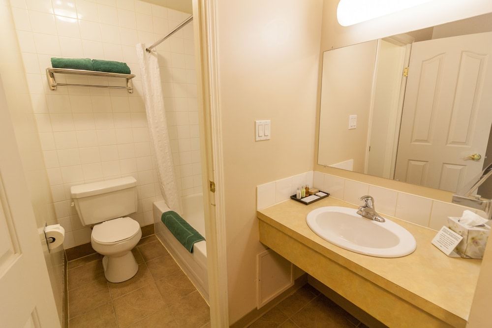 Best Maple Inn Standard Room, 1 Queen Bed, Non Smoking (Pets not allowed) 3