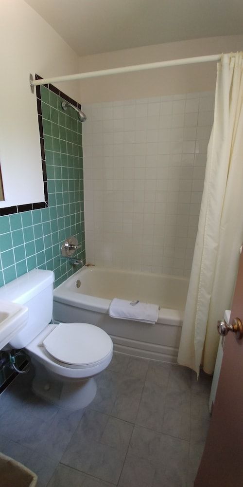 Martin's Inn Standard Room, 2 Double Beds, Non Smoking 7