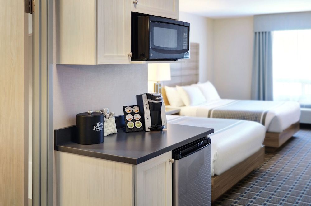 Pomeroy Inn And Suites Vermilion Standard Room, 2 Queen Beds