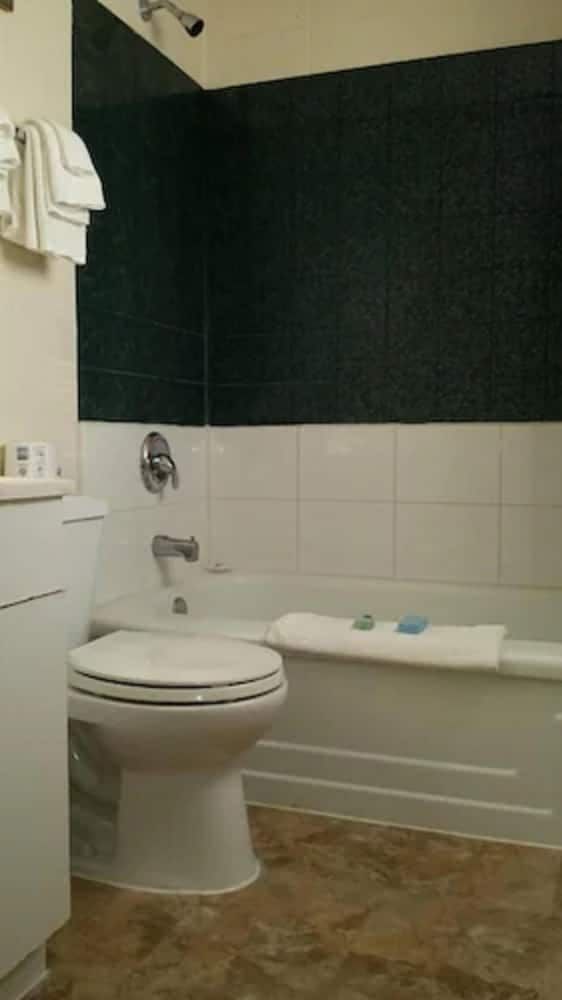 Yorke Inn Motel Room, 2 Double Beds 9