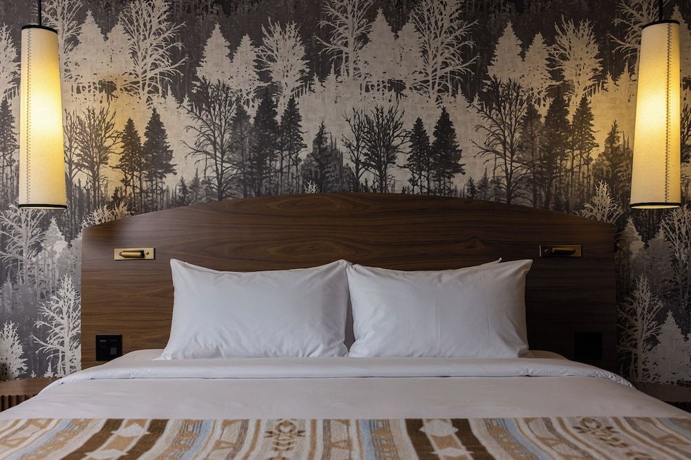 Hôtel-Musée Premières Nations Comfort Room, 1 King Bed with Sofa bed