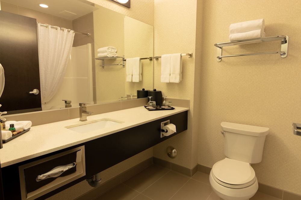 The Kanata by BCMInns Whitecourt Superior Room 4