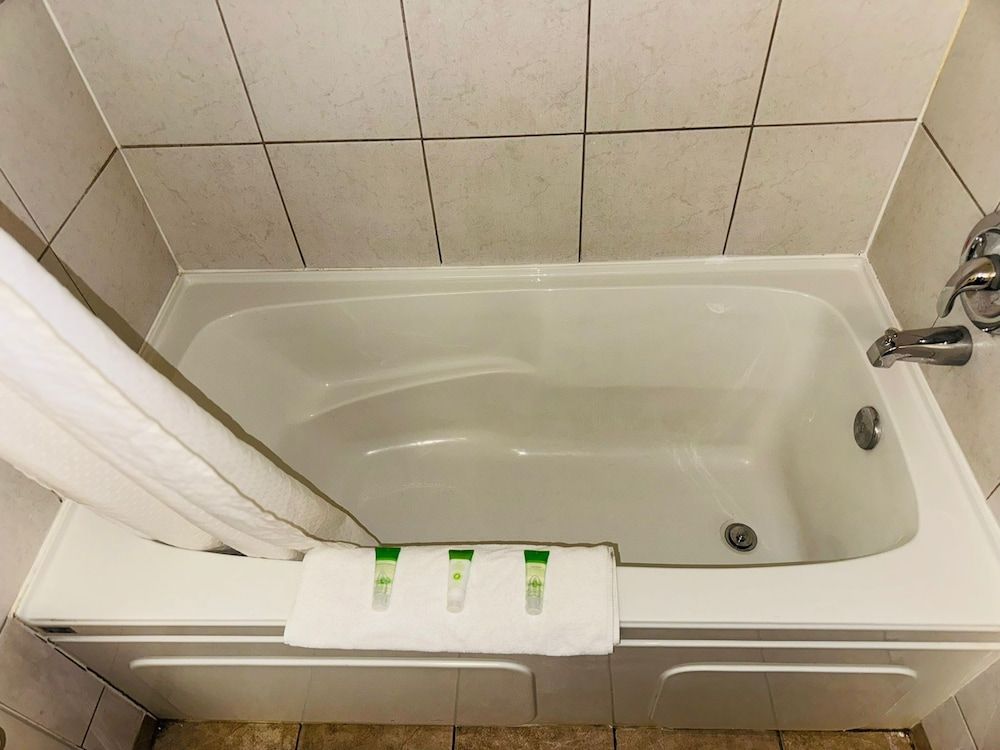 Silver Crest Lodge Standard Room, 1 Queen Bed 3