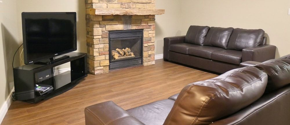 Mountain Views, Steps to BM Village, Hot Tub, BBQ. Premium Chalet, 5 Bedrooms, Hot Tub, Mountain View 16