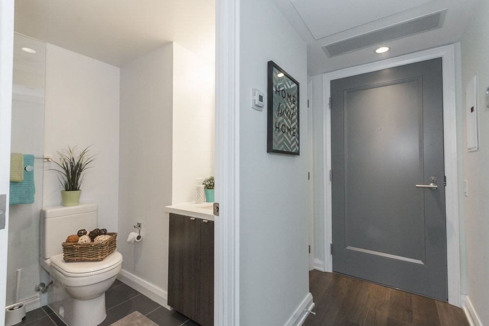 QuickStay - Yorkville's Finest (Yonge & Bloor) Condo, 2 Bedrooms 8