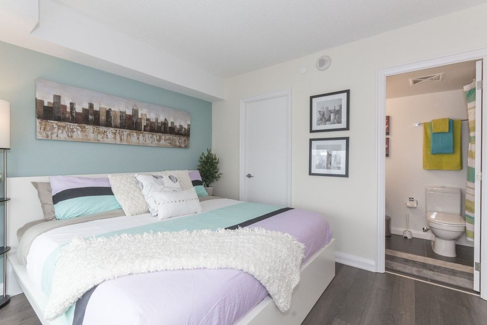 QuickStay - Yorkville's Finest (Yonge & Bloor) Condo, 2 Bedrooms