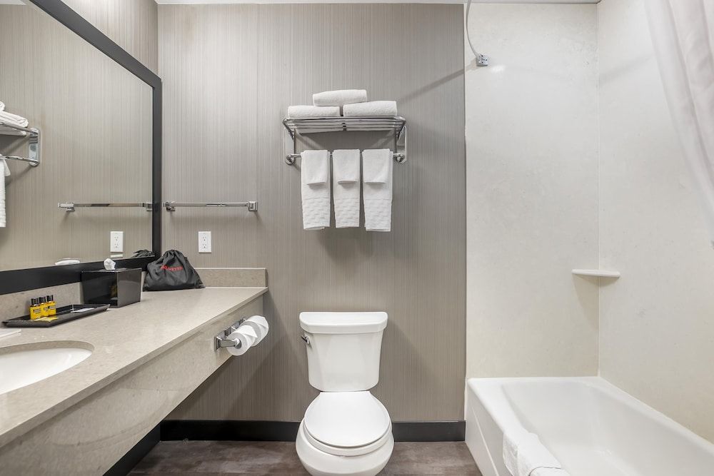 Best Western Plus East Side Standard Room, 2 Queen Beds, Non Smoking 4