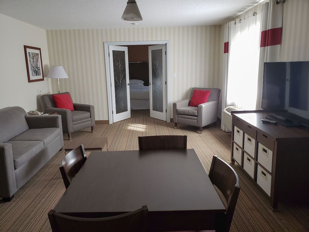 Traditional Suite, 1 King Bed with Sofa bed