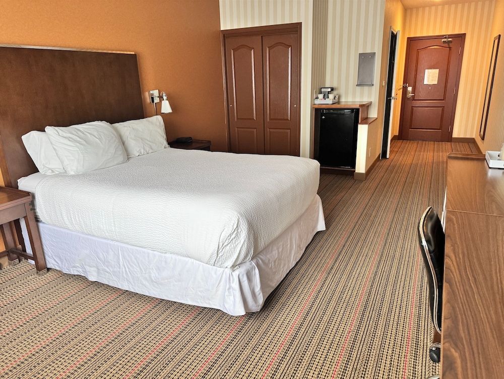 Standard Room, 1 Queen Bed, Accessible