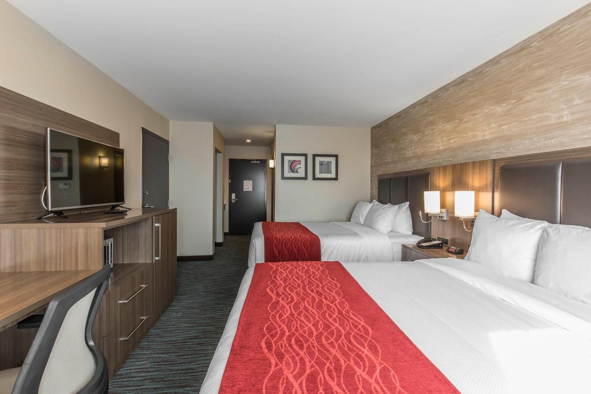 undefined Comfort Inn & Suites Airport North 4