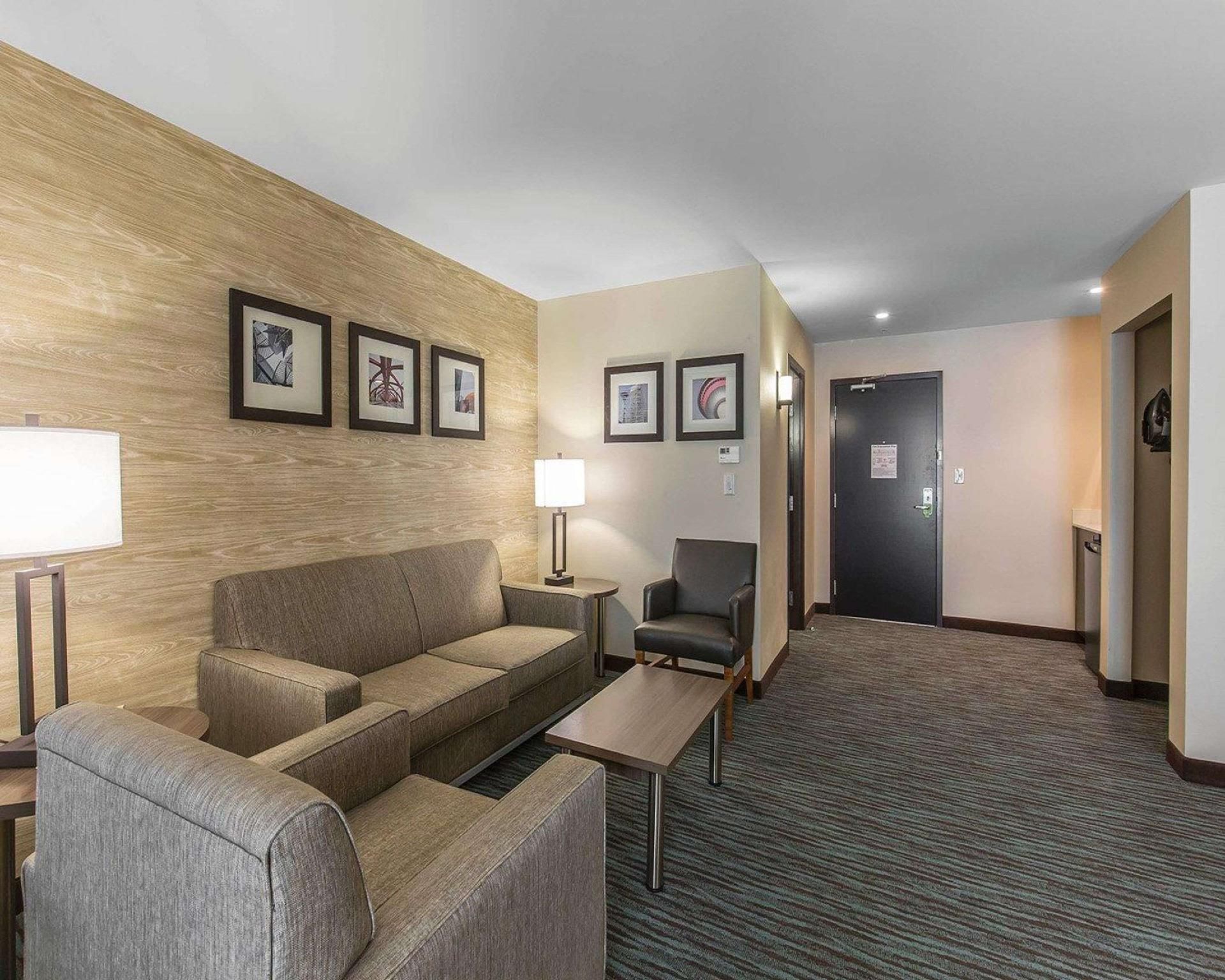undefined Comfort Inn & Suites Airport North 8