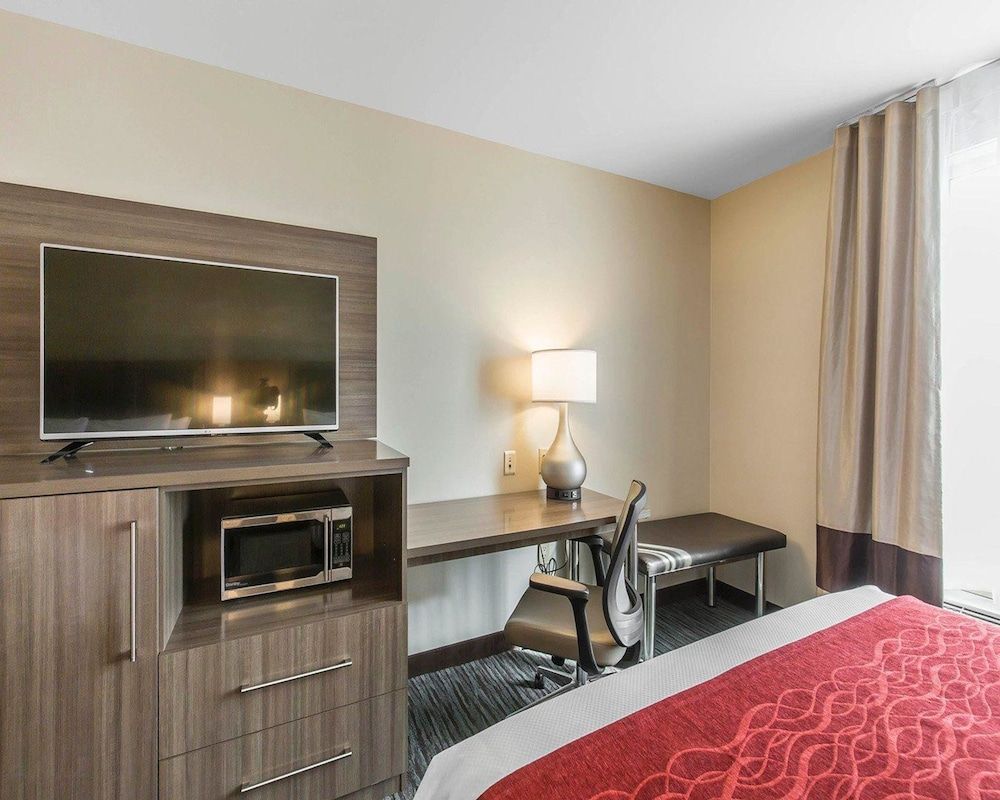 undefined Comfort Inn & Suites Airport North 9