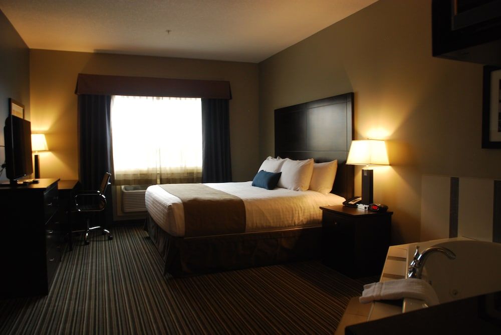 Standard Room, 1 King Bed, Non Smoking, Jetted Tub