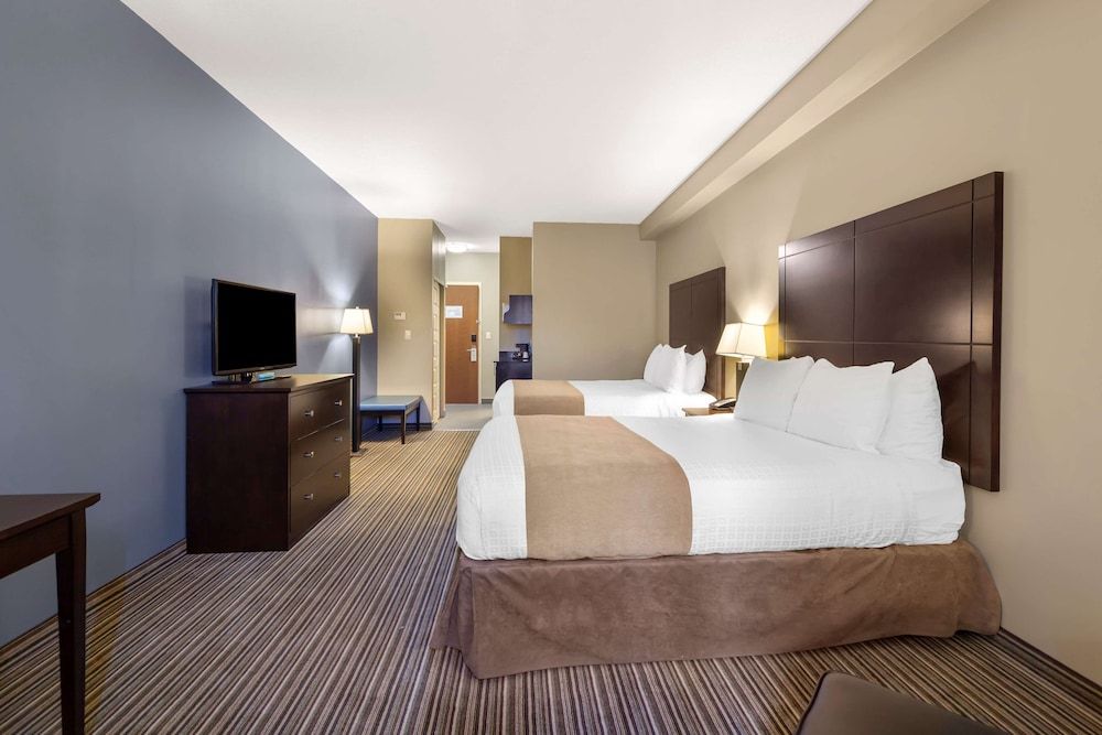 Best Western Plus Fort Saskatchewan Inn & Suites Standard Room, 2 Queen Beds, Non Smoking, Refrigerator & Microwave (Dining Table) 2