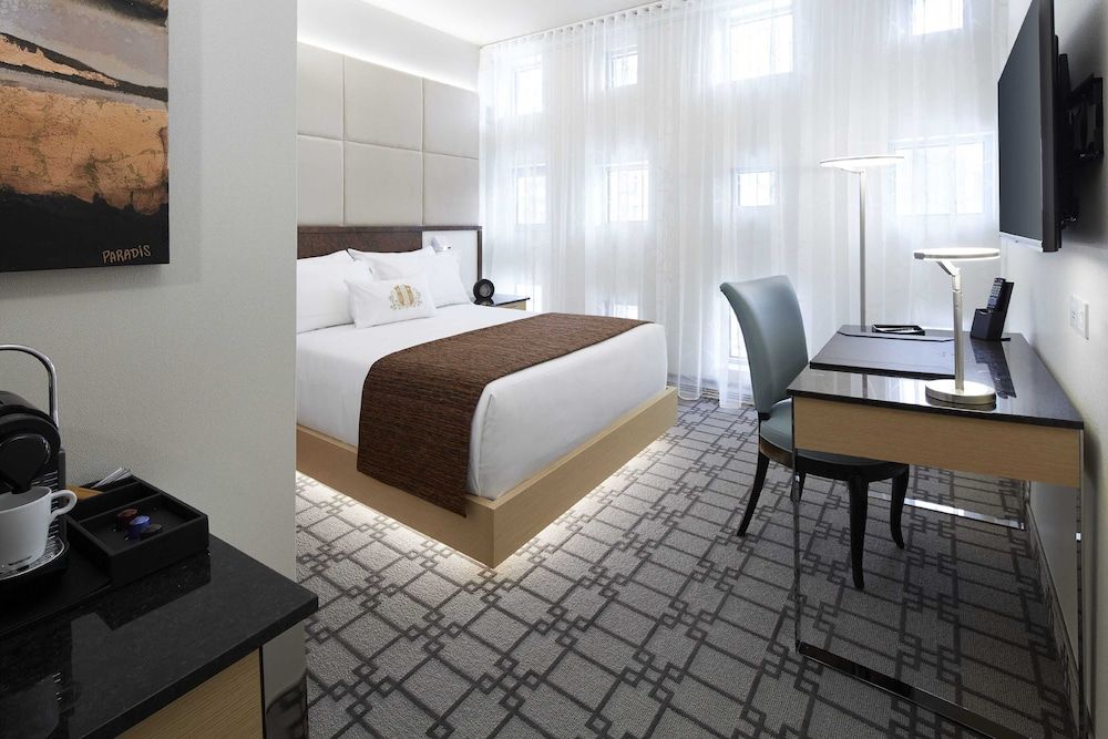 undefined Le Mount Stephen 3