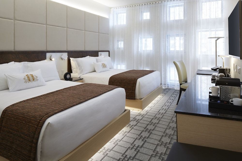 undefined Le Mount Stephen 2