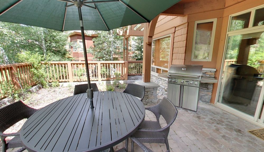 Embarc Panorama Standard Suite, 2 Bedrooms, Kitchen 10