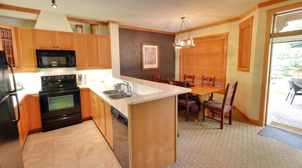 Embarc Panorama Standard Suite, 2 Bedrooms, Kitchen 6