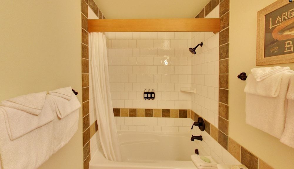 Embarc Panorama Standard Suite, 2 Bedrooms, Kitchen 8