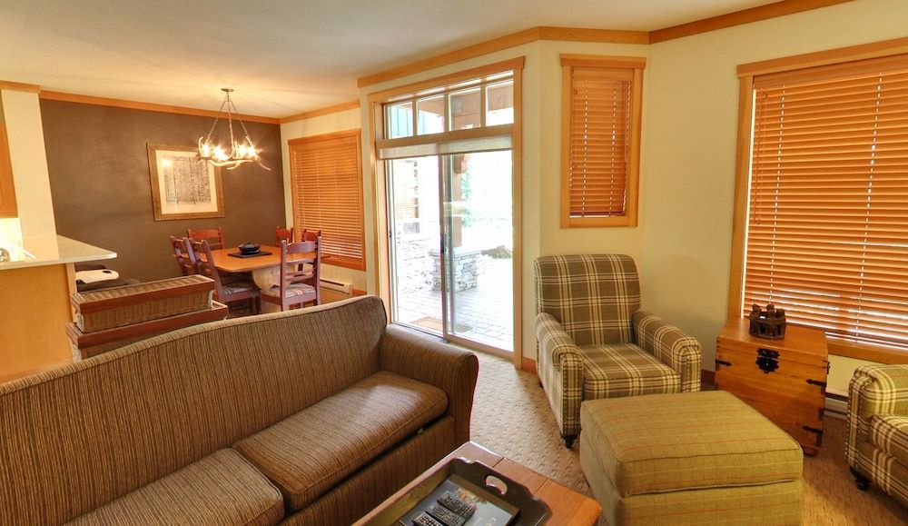 Embarc Panorama Standard Suite, 2 Bedrooms, Kitchen 3