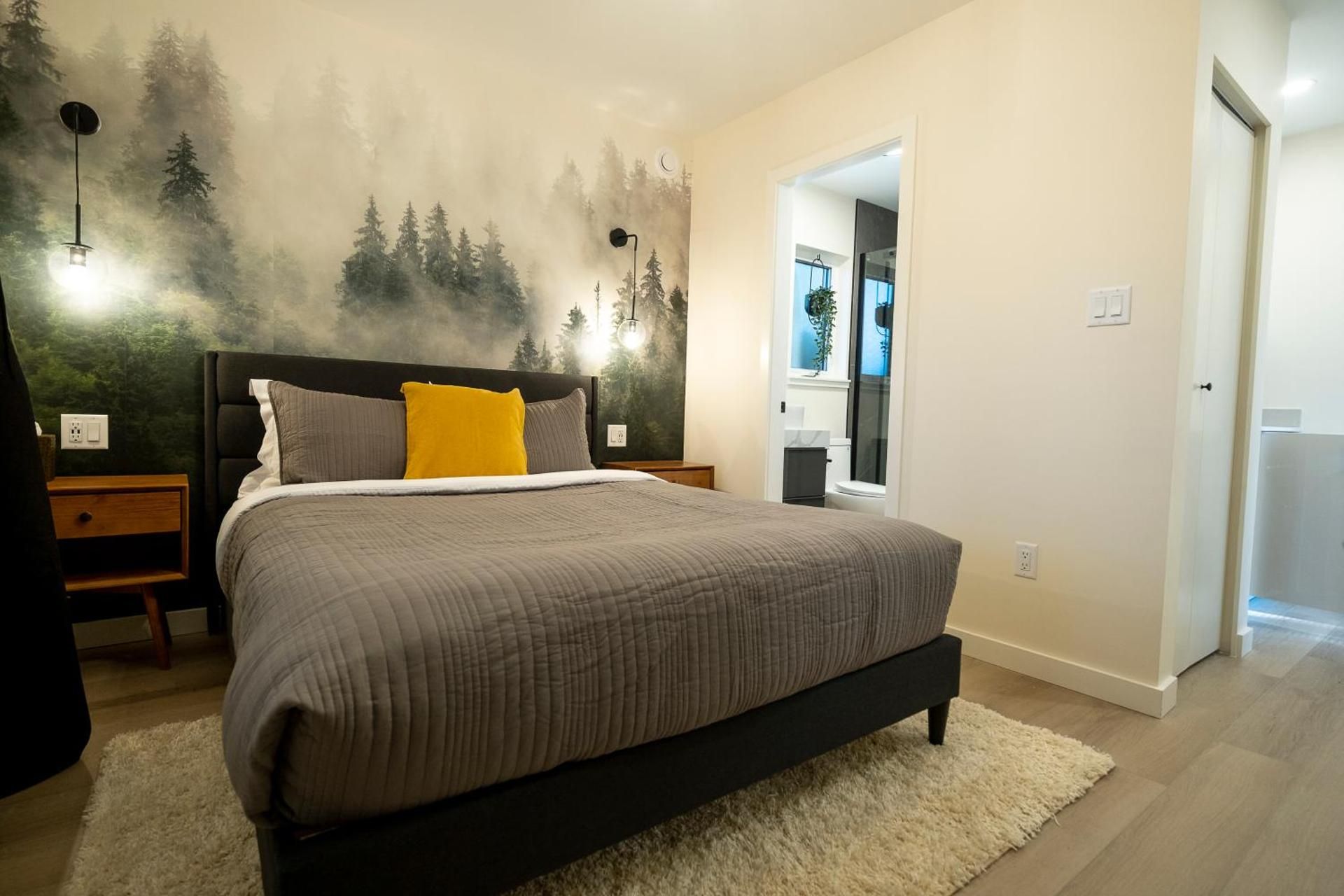 Deluxe Queen Suite