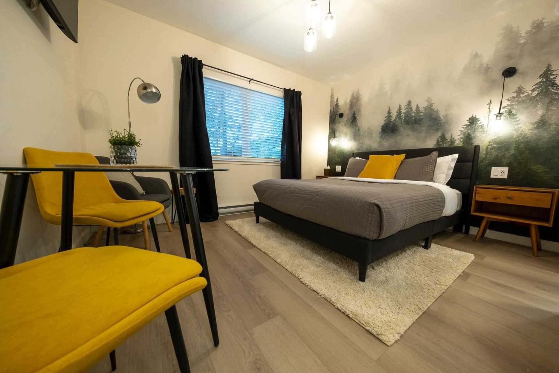 Deluxe Queen Suite